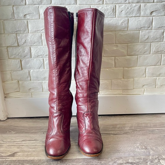 Vintage 1970s Cherry Cola Red Knee High Leather Heeled Boots - Picture 3 of 13